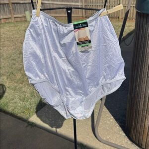 SILKY Deadstock Vintage oldstock Vanity Fair sz 8 white Nylon Panties NOS